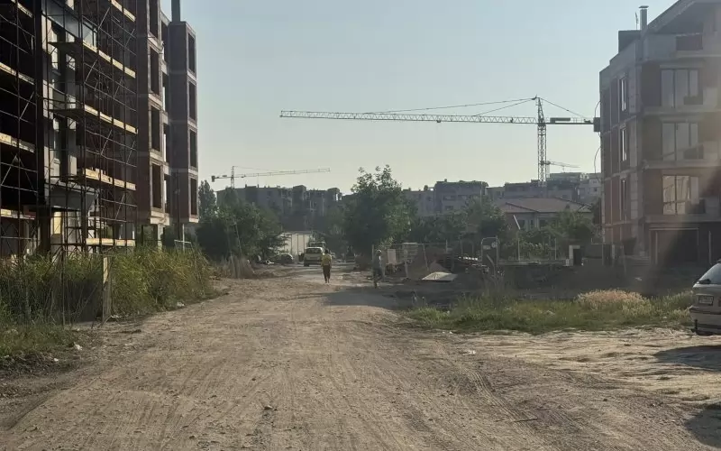 Гледка от не-улицата.