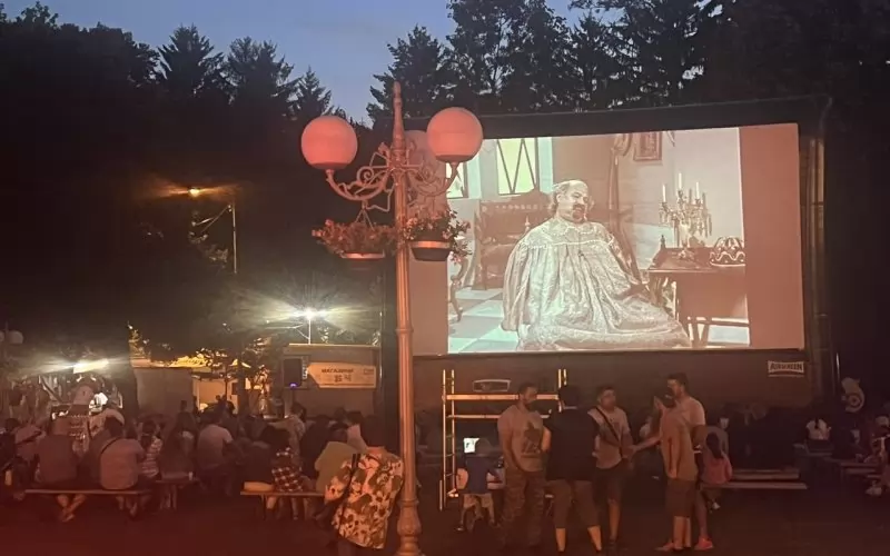 "В Двореца" вече е и под открито небе.