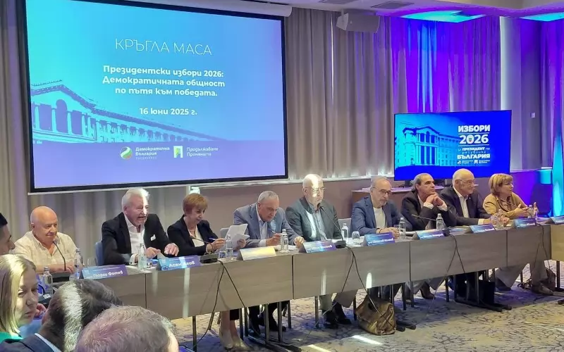 Светослав Малинов представи тримата говорители - Екатерина Михайлова, Иван Костов и Веселин Методиев, като хора, към които българите трябва да изпитват чувство на благодарност.