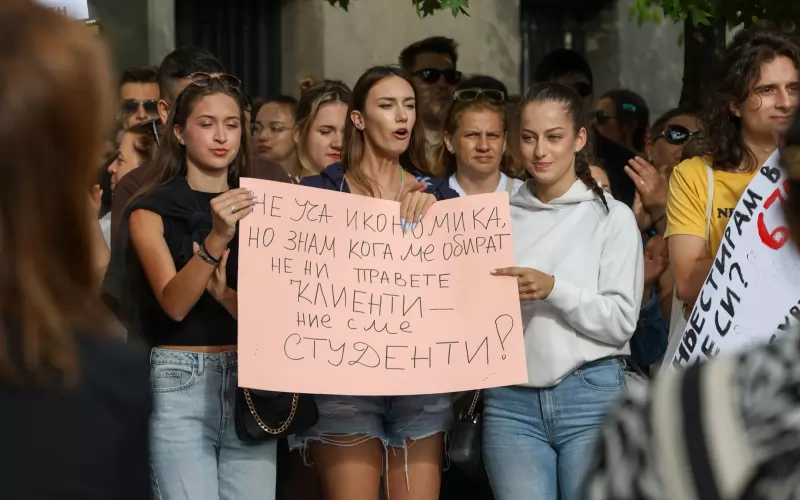 Студенти протестират срещу високите такси.