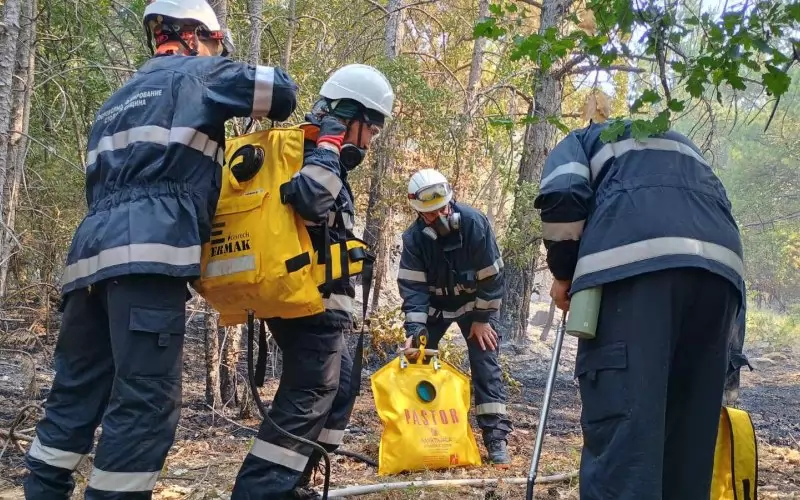 В последните дни на юли над 150 доброволци се включиха в гасенето на пожарите.
