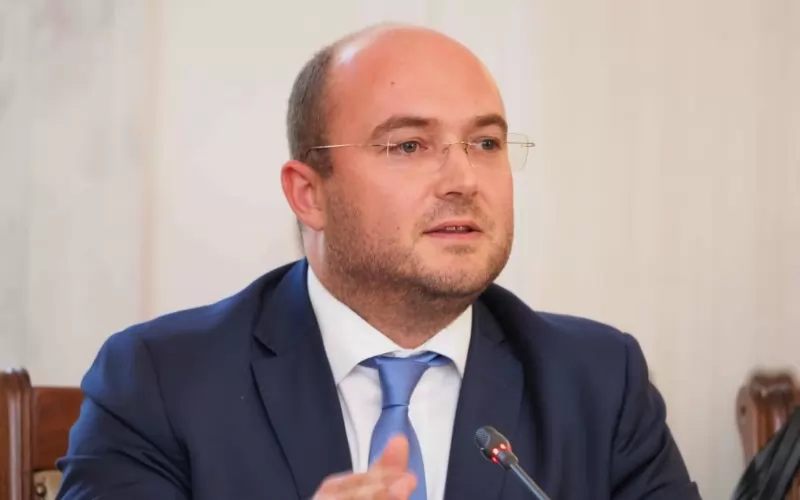 Министърът на правосъдието Георги Георгиев иска да ограничи издаването на копия (незаверен препис) от вписаните в Имотния регистър към Агенцията по вписванията документи.