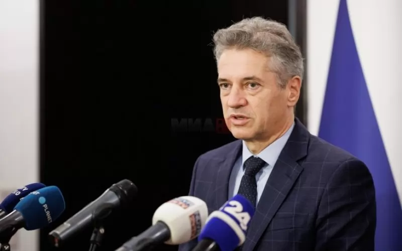 Роберт Голоб
