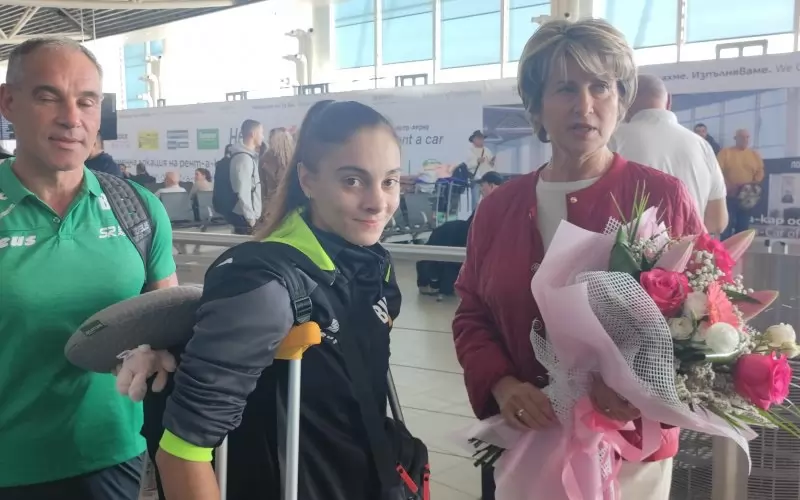 Валентина Георгиева бе посрещната на летището от  шефа на федерацията Красимир Дунев, избраната за председател на БОК Весела Лечева и др.