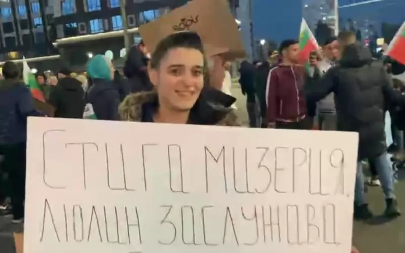 Жители на "Люлин" излязоха на протест заради кризата със сметосъбирането.