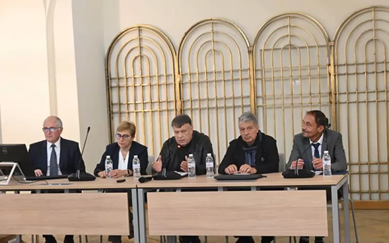 Университетите вече са разделени на два лагера.