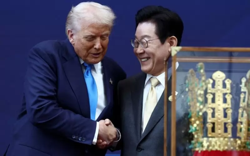 Президентът на САЩ Доналд Тръмп получи като подарък златна корона - реплика от гробницата Чьонмачон в Кьонджу и най-високият държавен орден от Южна Корея – „Висшия орден Мугунхва“, по време на азиатската си обиколка.