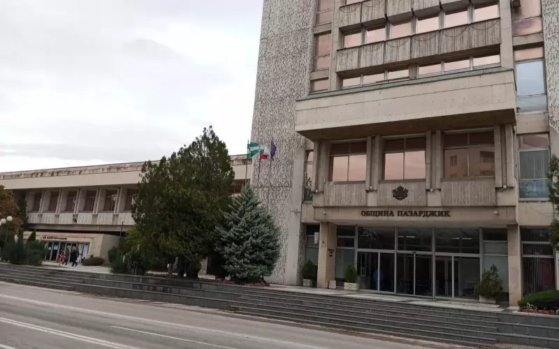 Сградата на община Пазарджик стана арена на национални проецеси.
