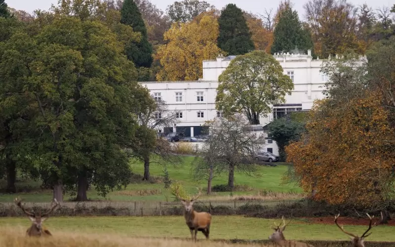 Принц Андрю бе принуден да се изнесе от замъка Уиндзор (на снимката) и да се премести в частно жилище.
