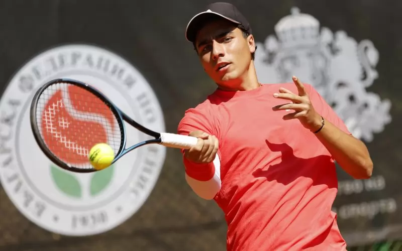 17-годишният Иван Иванов ще има шанс да премери сили с някои от звездите на световния тенис, ако преодолее I кръг в Атина.