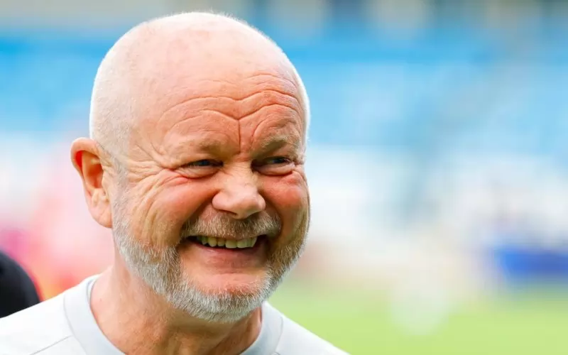 Като футболист 65-годишният Пер-Матиас Хьогмо има 1 мач за националния тим на Норвегия - през 1986 г.