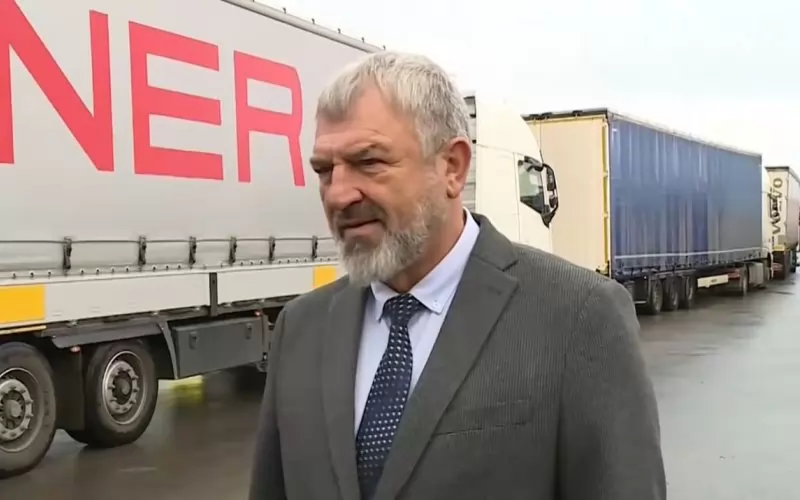 Областният управител Драгомир Драганов бе на моста тази сутрин, за да проследи пропускането на камионите 