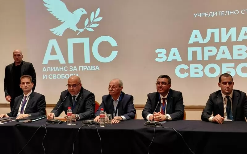 Севим Али, Димитър Найденов, Ахмед Доган, Танер Али и Павлин Кръстев (отляво надясно) на учредителното събрание.