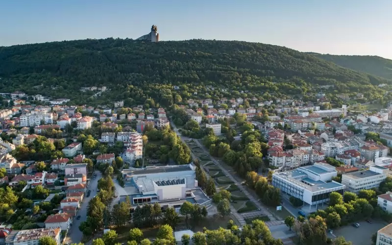 Демографската ситуация, а и специфичният кадрови подбор правят така, че общинските дела в Шумен да са поверени на много пенсионери.