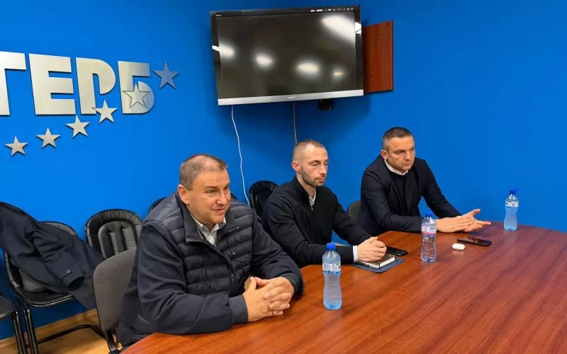 В последните месеци Иван Портних се е посветил на работа със структурите на ГЕРБ - Варна. На кадъра: редом до двама депутати - европейския Емил Радев и българския Кристиан Ганчев.