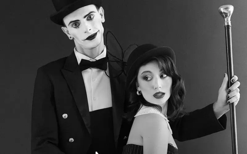 Михаела Маринова и Боян Арсов във фотосесия за спектакъла