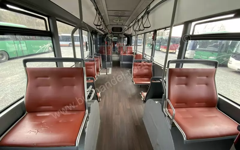 Така изглежда вътре едно от предложените возила. 