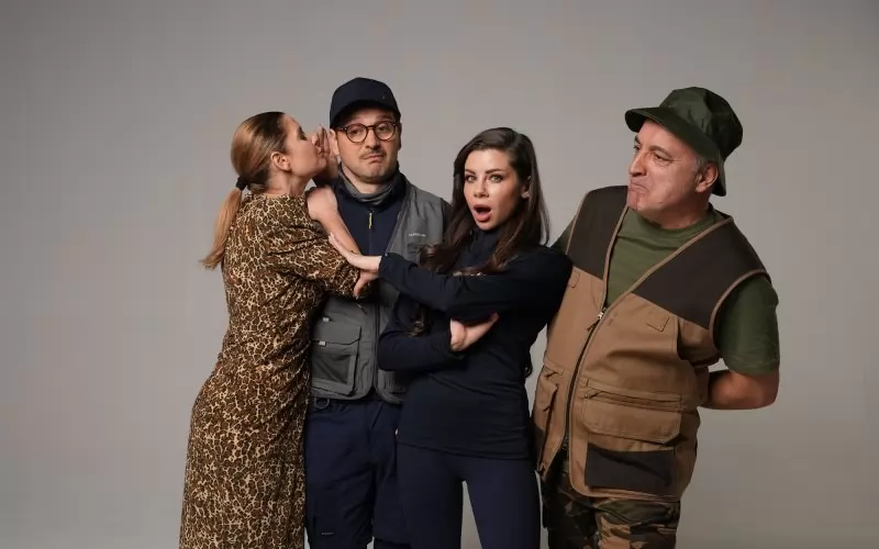 Александър Сано, София Маринкова, Роберт Янакиев и Александра Сърчаджиева са в ролите на две семейни двойки.