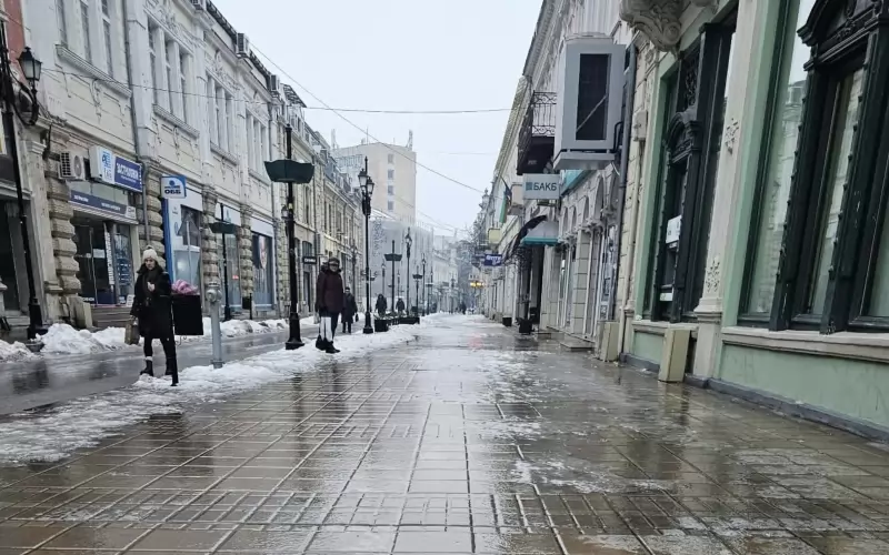 Улиците в Русе се непроходими заради заледяване.