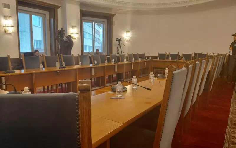 Членовете на правната комисия така и не се събраха.