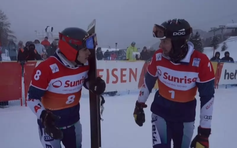 Радослав Янков (вдясно) и Тервел Замфиров обсъждат след финала своя директен дуел в 1/4-финалите.