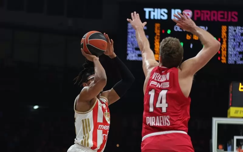 Везенков е скочил в опит да блокира шута на съперник от "Цървена звезда".