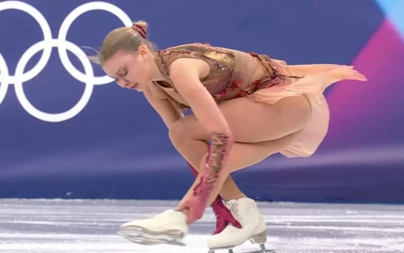 Александра Фейгин изпълнява пирует по време на кратката си програма