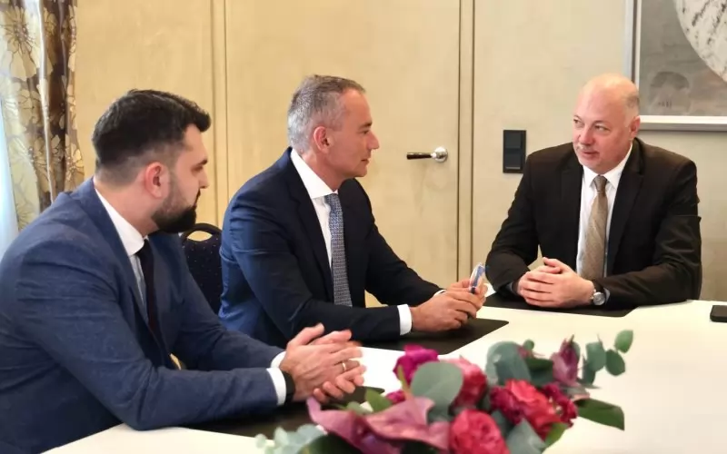 Росен Желязков с "върховния представител за Газа" Николай Младенов и външния министър в оставка Георг Георгиев (отдясно наляво).