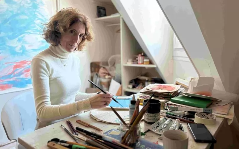 Художничката Рада Цанкова в ателието си.
