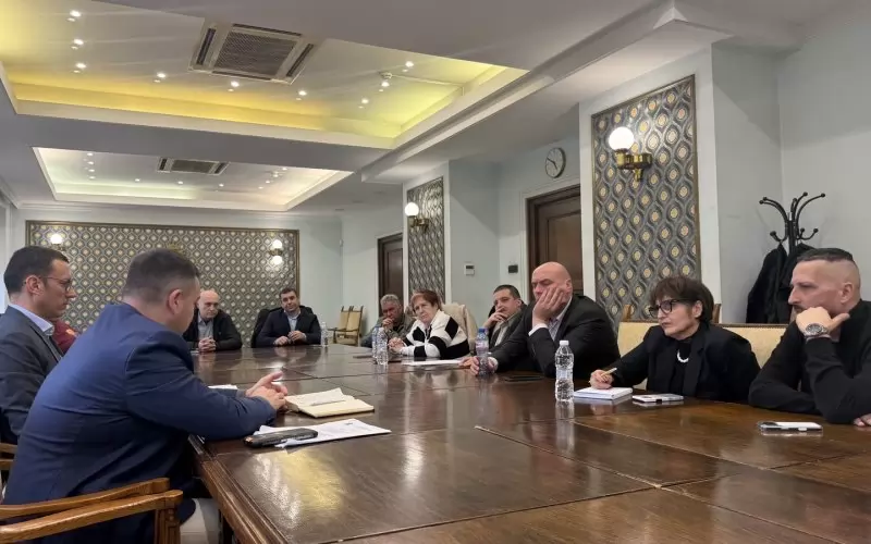 До медиите все пак бе пратена и реална снимка от срещата. 