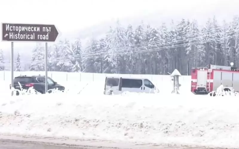 Подходът към бившата хижа "Петрохан" все още е заварден от полиция