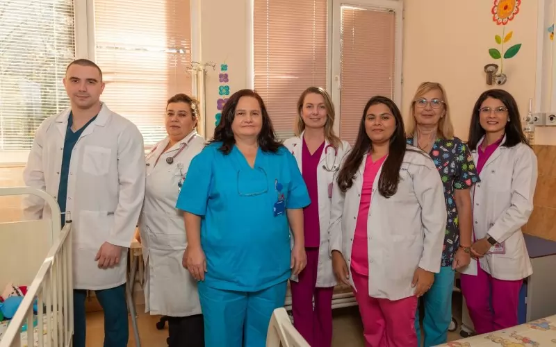 Продължаваме заедно, пишат медиците.