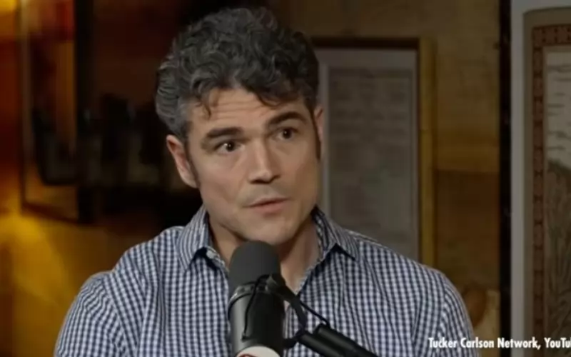 Джоузеф Кент по време на интервюто пред Тъкър Карлсън