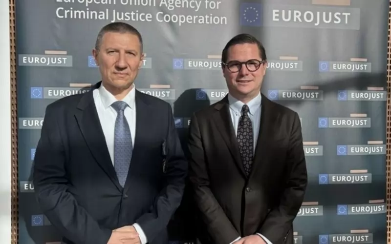 Преди дни пресцентърът на прокуратурата съобщи, че Сарафов се е видял с президента на Евроджъст Михаел Шмид, докато е участвал в 20-ия Консултативен форум на главните прокурори от ЕС. Освен това приел покана да гостува на унгарския главен прокурор през месец май.