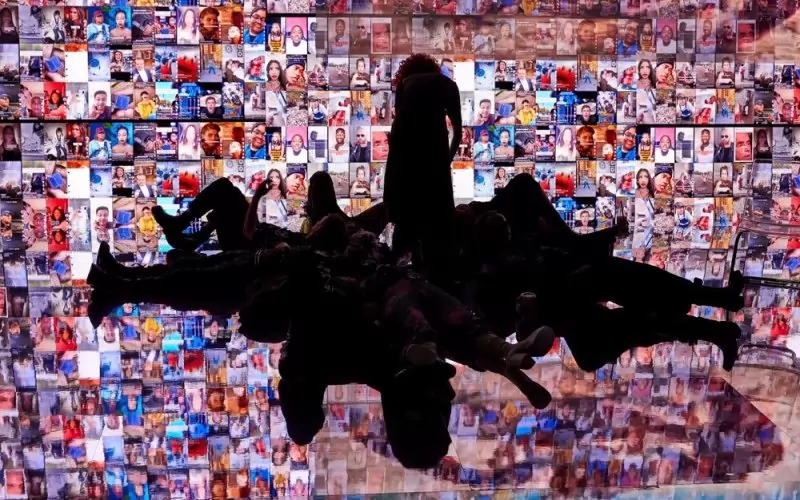 Проектът ще съчетава журналистическите разследвания с театралната изразност. 