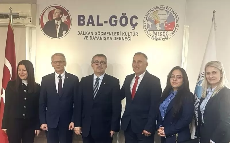 Бившият премиер Николай Денков, като представител на ПП, заедно с членове на изселническата организация "Балгьоч".