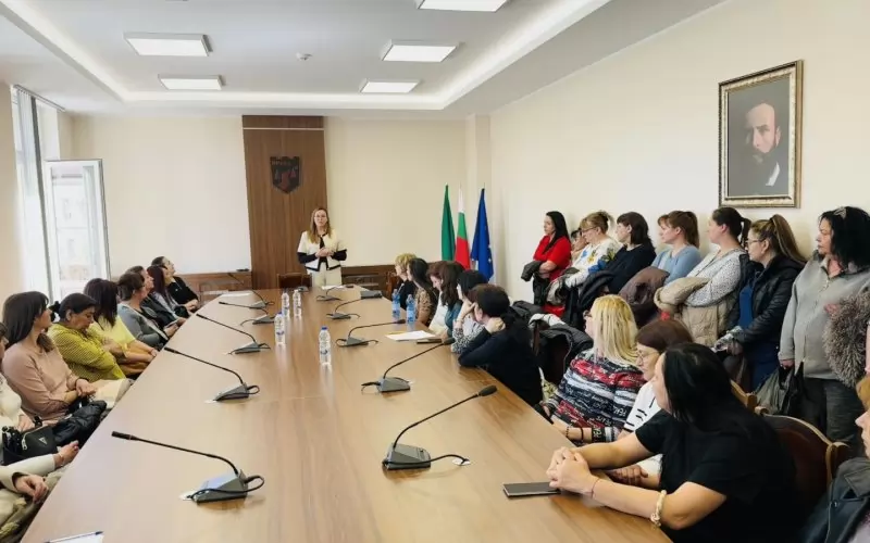 Срещата в общината с медицинските сестри от ясли и градини.