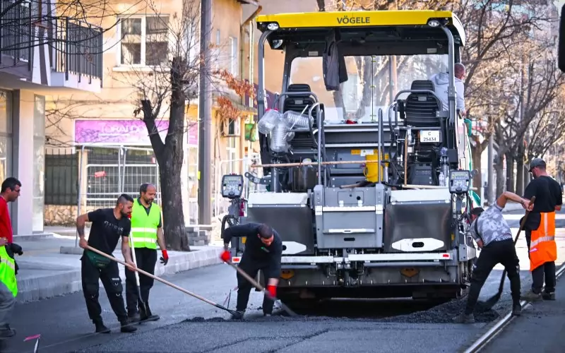 Започва полагането на асфалт в последния участък на "Александър Стамболийски". 