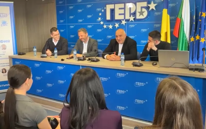 Бойко Борисов с младежки активисти на ГЕРБ.