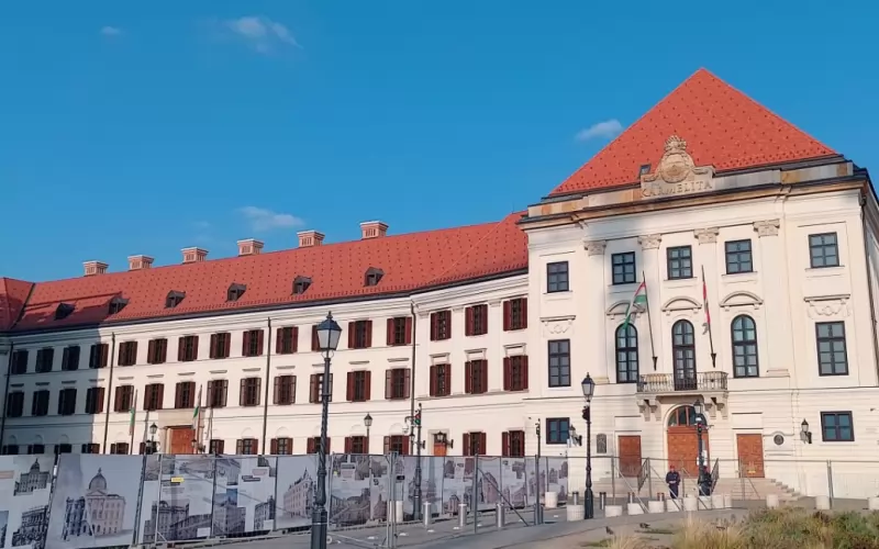 Бароковият Кармелитски манастир в Буда.