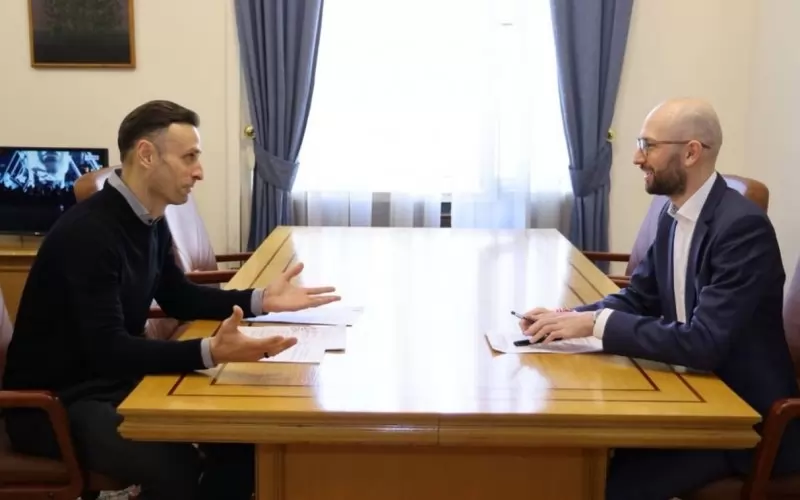 Димитър Бербатов в разговор със служебния финансов министър Георги Клисурски