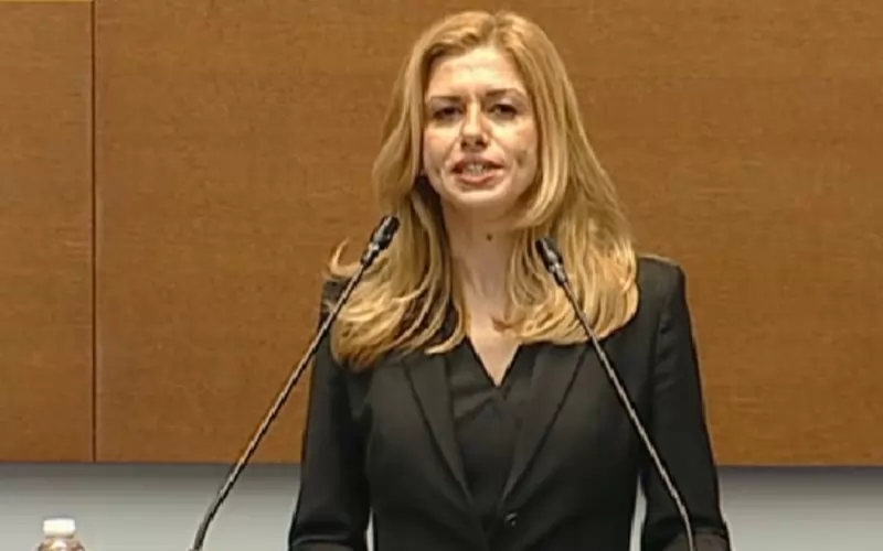 Михаела Доцова е доктор по административно право.