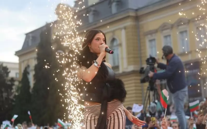 Момент от концерта на Дара пред Националния етнографски музей при посрещането ѝ на българска земя след победата на "Евровизия 2026".
