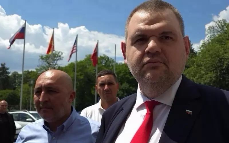 Когато Ерол Мюмюн, от когото кирковчани са изразили "притеснения", даваше показания в полицията, Делян Пеевски публично и лично го защити.