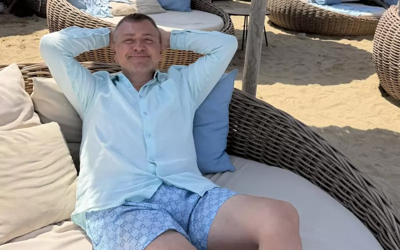 Тази снимка публикува Ерджан Ебатин, след като лидерът му го отстрани от партийния пост.