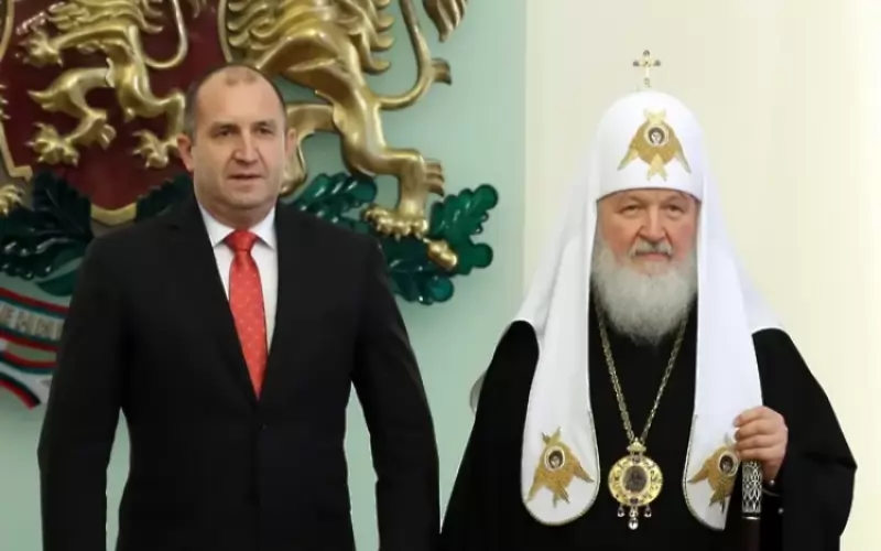 Руският патриарх Кирил се накара на Румен Радев, докато той беше президент. Радев обаче "геройски" го защитава като премиер