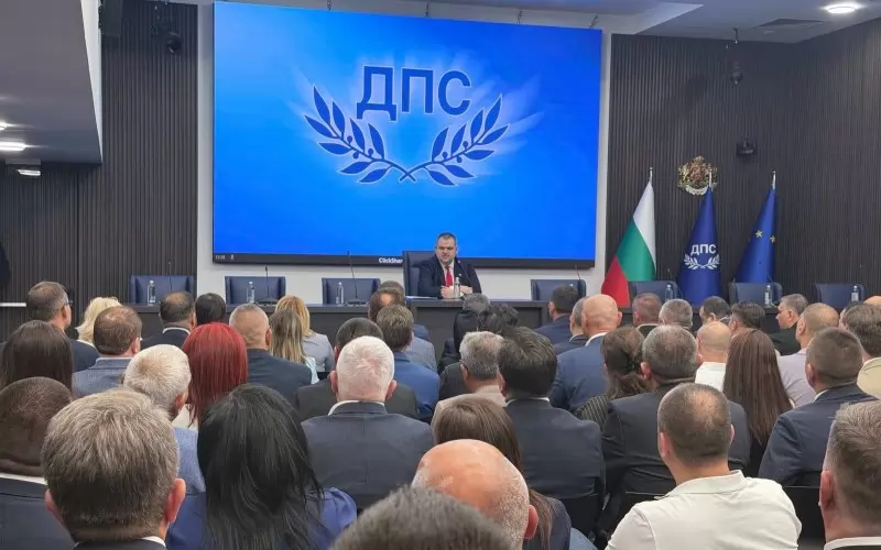 В средата на юни Пеевски извърши промени в партийното ръководство, но напусканията продължават.