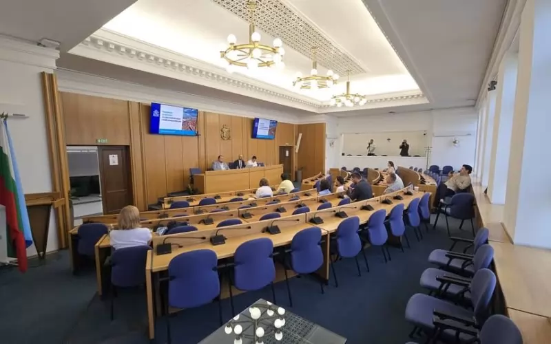 Тази снимка публикува в социалната мрежа "Фейсбук" лидерът на "Спаси София" Борис Бонев. 