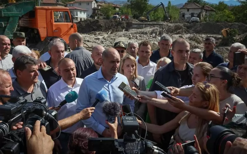 Микрофони, журналисти, снимки.... - това е положението
