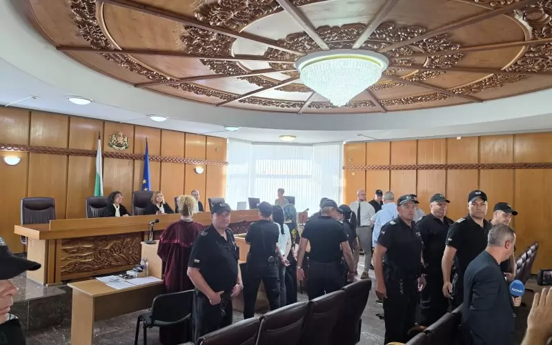 Първоначално задържаните петима непълнолетни бяха оставени от съда за постоянно в ареста